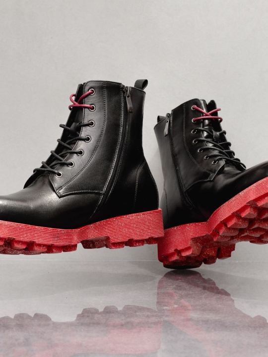 Teele Black-Red